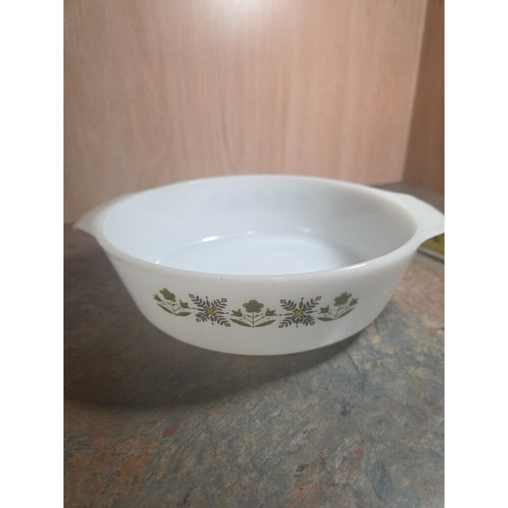 ANCHOR HOCKING Fire-King MEADOW GREEN Milk Glass 1.5 QT ROUND CASSEROLE (NO LID)